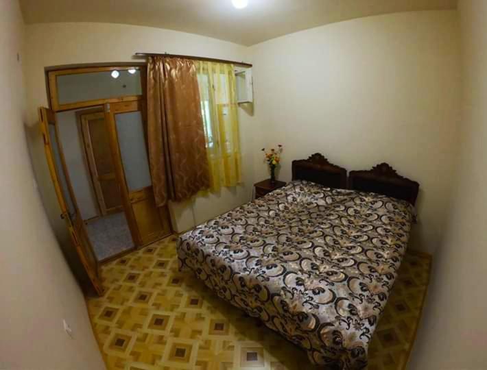 Nnn Guest House Goris Δωμάτιο φωτογραφία