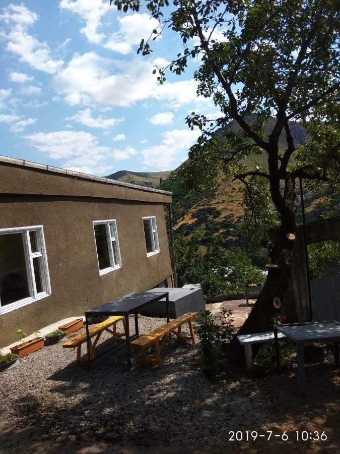 Nnn Guest House Goris Εξωτερικό φωτογραφία